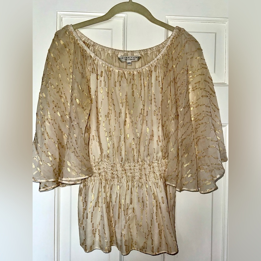 Élégant Trina Turk Silk Blouse - Cream and Gold with feminine angel arms & waist